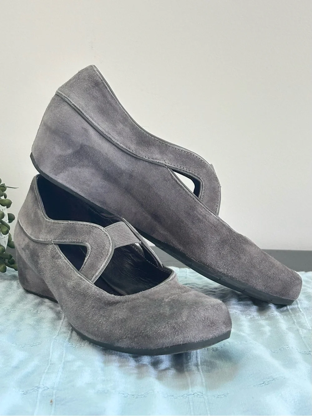 Vaneli Gray Suede Mary Jane Wedge Comfort Shoes Size 7.5 Quiet Luxury